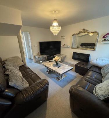 Cheltenham House | King size room in a modern house in Cheltenham