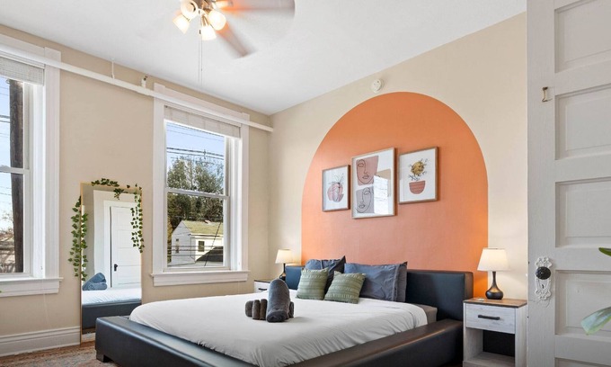 Shelby Park Apartment | KING Sleep8 4Bed 3BR 2BA Swepson Domestique 201