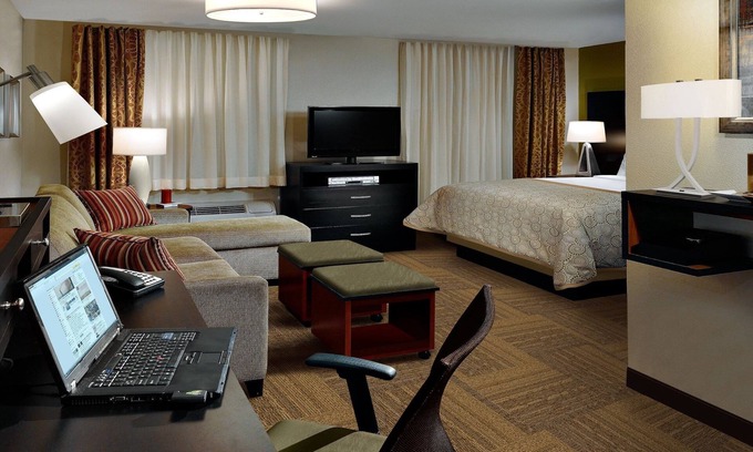 Downtown Denver Apartment | King Studio. Pool, Hot Tub, Free Breakfast Buffet