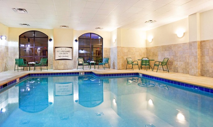 Oak Ridge Condo | King Suite. Free Breakfast. Pool & Gym. Close to the University of Tennessee Arboretum!