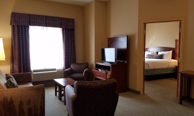 Rogers Condo | King Suite. Free Breakfast. Gym. Great for Business Travelers!