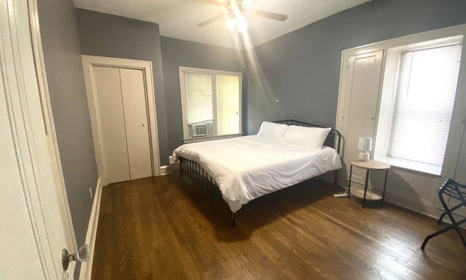 Lakewood House | King Suites - 2 King Beds & Garage Parking