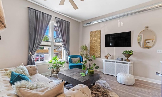 Fifth Ward House | King Sweet, 2bd, 1 bath, in Historic Walker's Point