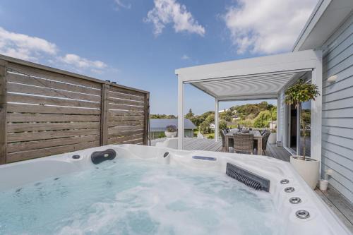 Whiritoa House | KING6 - Coastal Calm Retreat