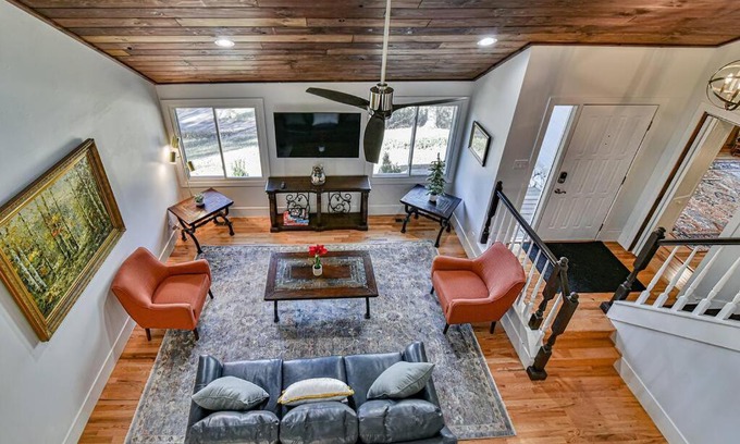 Asheville House | Kingdom on Knollwood 8 miles to downtown Asheville