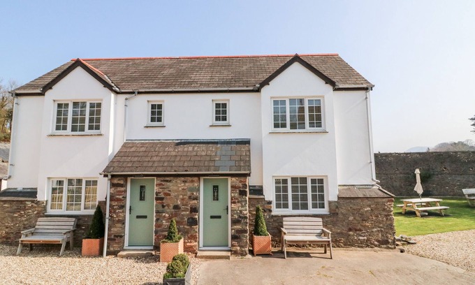 Watermouth Cottage | KINGFISHER COTTAGE, pet friendly in Ilfracombe