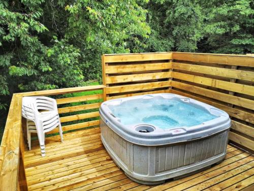Warminster House | Kingfisher Lodge-HuntersMoon -Warminster-Longleat-Bath