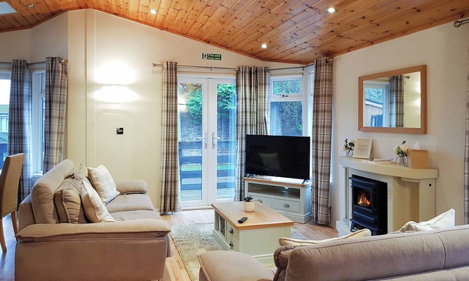 Arden Cottage | Kingfisher Lodge - UK46046