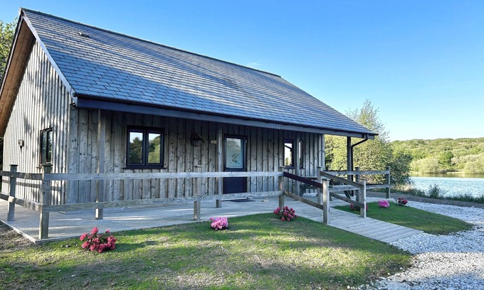 Stenalees Cottage | KINGFISHER LODGE, with a garden in St Austell