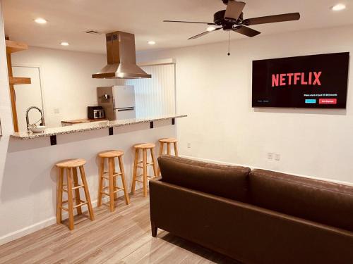 Kingman Apartment | Kingman Gold 2BR Retreat at the Heart of Rt 66