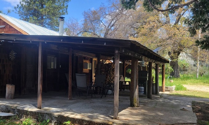 Pinehurst Cabin | Kings Canyon Rustic Cabin