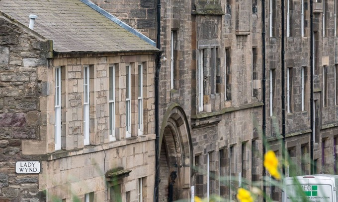 Old Town Cottage | Kings Stables, Grassmarket - Sleeps 4 guests