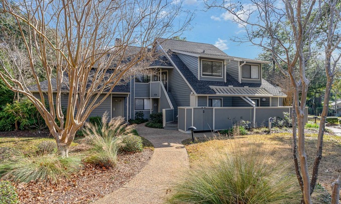 Arcadian Shores House | Kingston Residences Lake View Villas