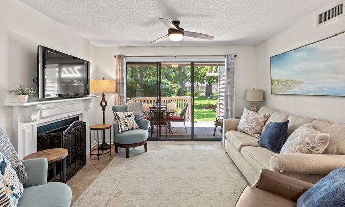 Arcadian Shores Villa | Kingston WHP 2B Ground level Villa w/pool/beach