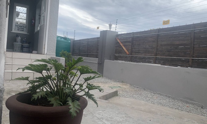Port Elizabeth Central House | Kingsworth Inn - Port Elizabeth