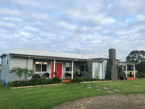 Pokolbin House | Kinloch Cottage Stunning Stay on Daisy Hill Vineyard