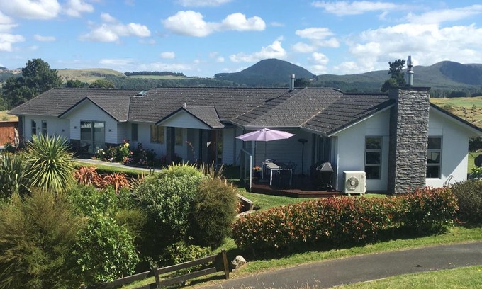 Kinloch Bed & Breakfast | Kinloch Lake & Golf Views