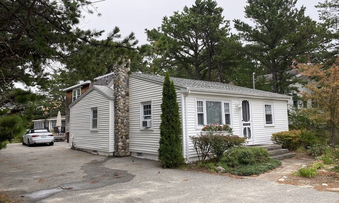 Southern Coast House | Kinney Shores home just steps to beautiful 7 miles of sandy beach on Saco Bay