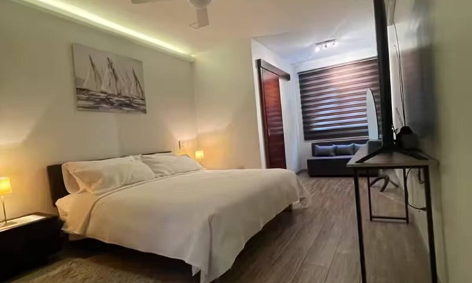 Simon Bolivar Apartment | Kiran Lodging FH