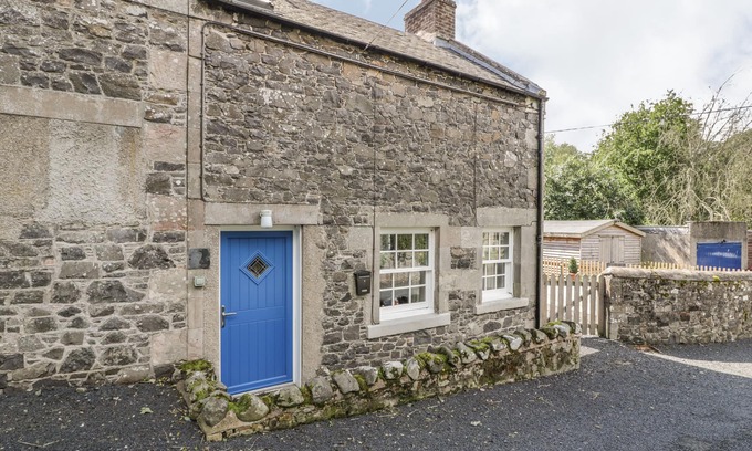 Kelso Cottage | KIRK COTTAGE, pet friendly, with open fire in Hownam