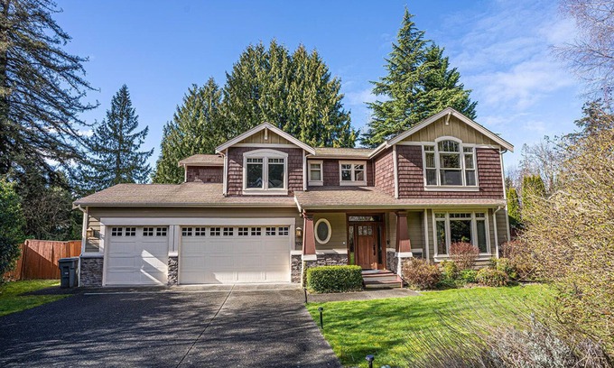 South Juanita House | Kirkland's Expansive Custom Built Home Near Juanita