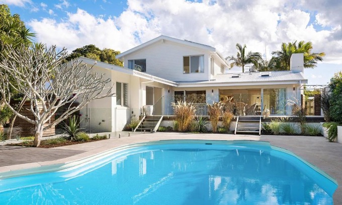 Suffolk Park House | Kirra Beach House - relax in pool & sauna