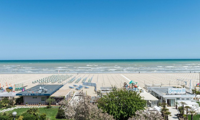 Pinarella Hotel | Kiss Beachfront Hotel & Restaurant
