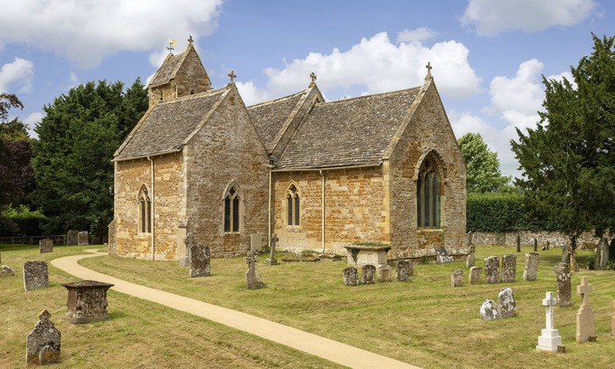 Moreton-in-Marsh Cottage | Kitchen Garden Cottage is a beautiful honey coloured stone cottage