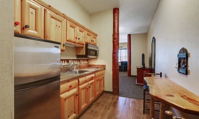Moline Hotel | Kitchenette, Living Room, Extended Stay King, Stoney Creek Quad Cities
