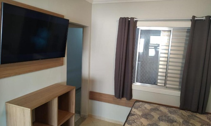 Asturias Apartment | Kitnet Asturias 51B no Ed. Guariatã, próximo a praia das Astúrias em Guarujá