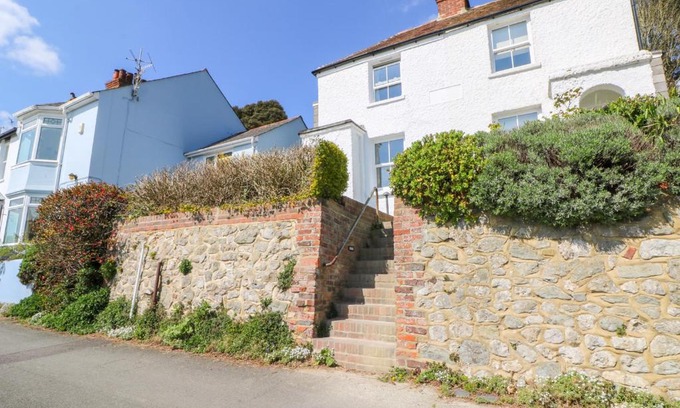 Hythe House | Kits Cottage