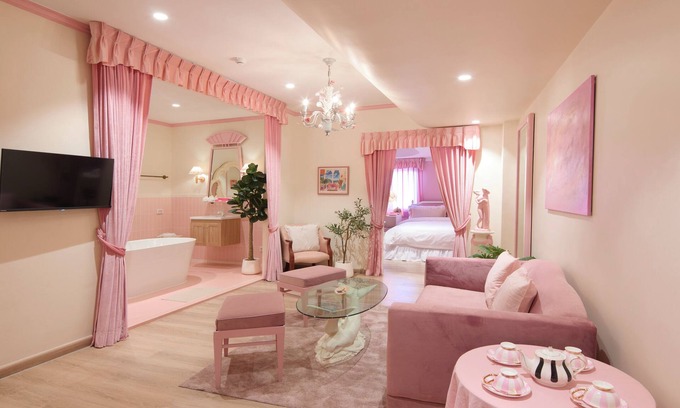 Thanon Phetchaburi Hotel | KITSCH HOTEL