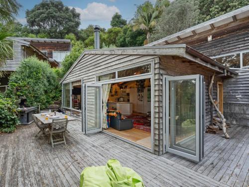 Onemana House | Kiwi Charmer - Onemana Holiday Home