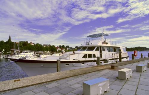 Eckernfoerde Boat Rental | Klassische Motoryacht Ocean Motion