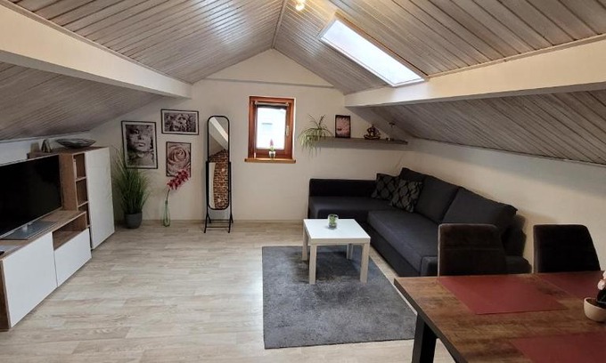 Ebersberg District Apartment | Kleine gemütliche Mansardenwohnung im Südosten Münchens