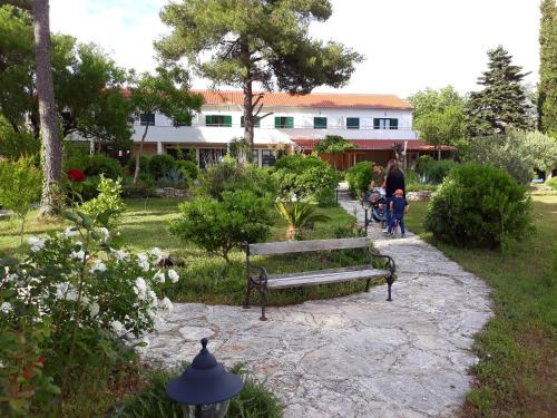 Pirovac House | Kleine Hexe B&B Pension