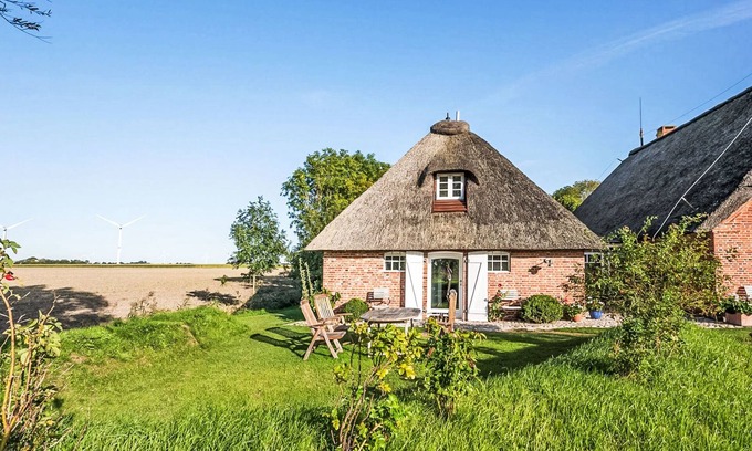 Simonsberg House | Kleine Reetdachkate by Interhome