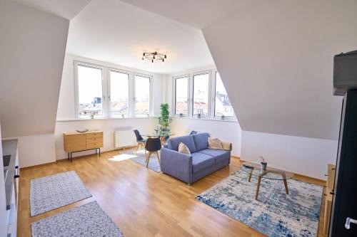 Funfhaus Apartment | Klimatisiertes Dachgeschoss Metro Nähe