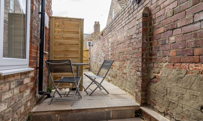 York Apartment | Knavesmire Studio - sleeps 2 guests in studio