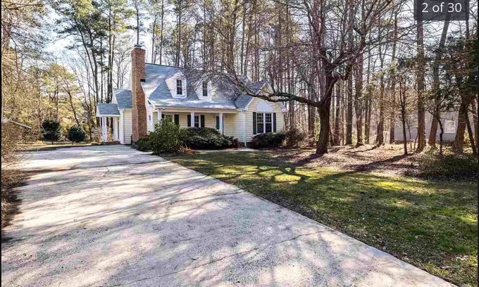 Apex House | Knight Play Golf home with Jetted tub on 1.2 acre lot in Apex