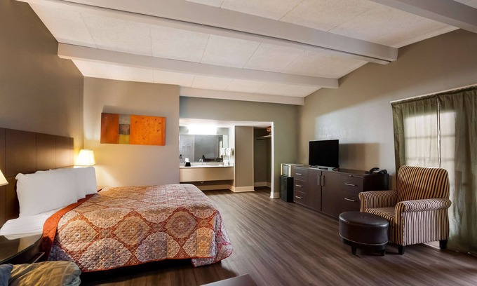 Terry Sanford Hotel | Knights Inn Fayetteville