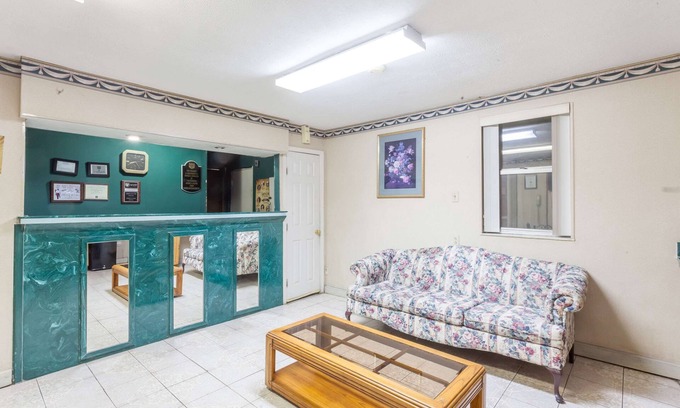 Hurricane Mills Hotel | Knights Inn Hurricane Mills