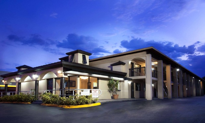 Oak Ridge Hotel | Knights Inn Orlando
