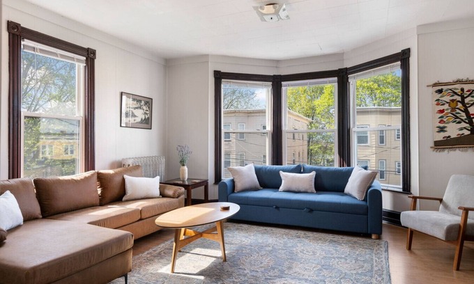 Parkside Apartment | Knock on Wood | Airy Charm in Heart of Downtown