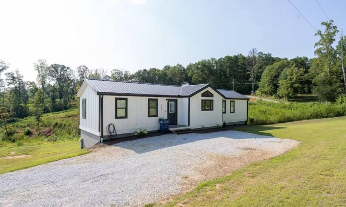 Salem House | Knott Quite at the lake - 4bd/3ba with pool table