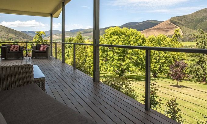 Wandiligong Cottage | Knox Farm Cottage quiet romantic getaway
