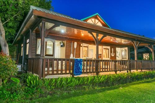 Knysna Ski Chalet | Knysna River Club Getaways - Luxury waterfront chalets