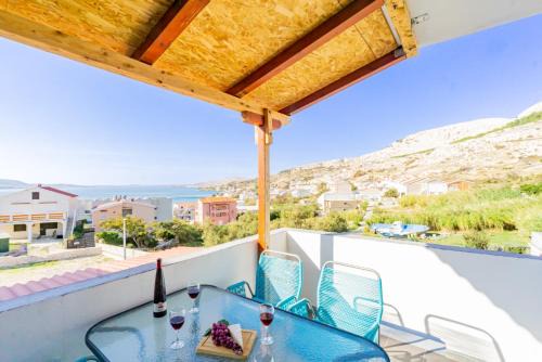 Metajna Apartment | Kob Orog good location with sea views and modern decor