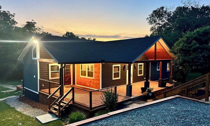 Kodak Cabin | Kodak - Deer Retreat - 3 bedroom - sleeps 6