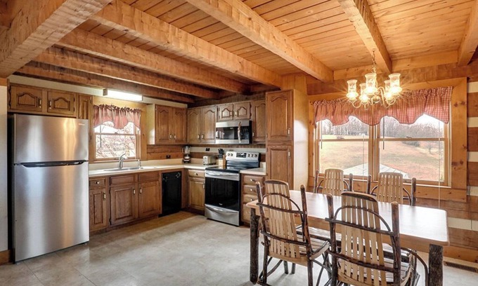 Kodak Cabin | Kodak - Five Minutes To Buccees - 3 Bedrooms - Sleeps 8